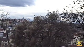 Hunt4k. rothaarige für geld vor ihrem freund gefickt