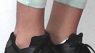 While Nomi Is on the Phone, the Slave Has an Orgasm