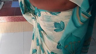 Big MILF Aunty Saree Wearing