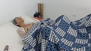 I Surprise My Stepsister in Bed Masturbating and I Get Into Her Sheets - Porn 100% in Spanish.