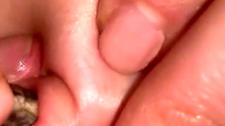 Oiled on the Table, Maiko Kobayashi Exposes Her Navel... and What Comes Out Smells Like Raw Fetish
