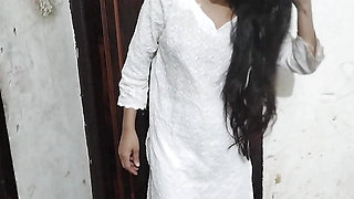 Desi hot girl ko paise dekar jabar dasti pela