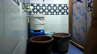 Desi Savita Bhabhi Nude Bath in the Bathroom XXX Video