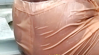 Desi Indian saira aunty Bathing, Indian women Bath, Housewife Bathing and Washing Her Tight Pussy with Soap