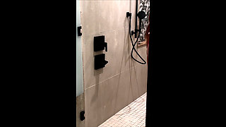 Kitty and the Shower