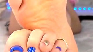 Amateur Foot Fetish Girlfriend Sucks and gives a Footjob
