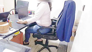 I finally got my coworker to fuck me in my office parte 1