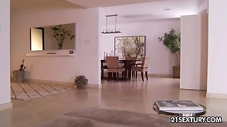 Stunning shoplifters Riley Reid and Janice Griffith