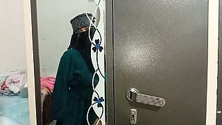 Desi Muslim Housewife Dearshivani Fucked Doggy Style in Front of Mirror - Big Ass Hijab Babe
