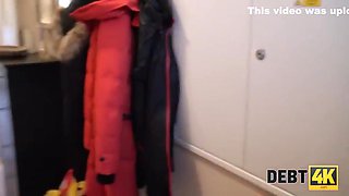 El Ayuda A Una Madre Solitaria A Pagar Todas Las Cosas Necesarias 9 Min - Sexo Duro And Jessica Red