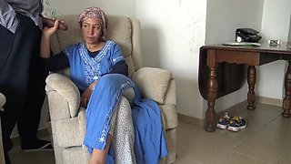 Turkish MILF wife swallows BBC immigrant's load in amateur cuckold scene