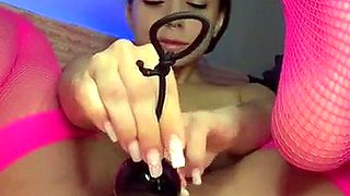Cute amateur teen girl toying her pussy in bed on cam