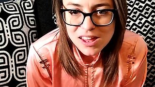 Webcam fun mature brunette with toys cum on cam