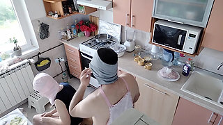 Hot amateur couple having fun in the kitchen. Sexy mom having breakfast in the bedroom, hairy pussy, big tits, big ass.