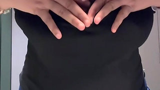 Desi Bhabhi Selfie boobs show