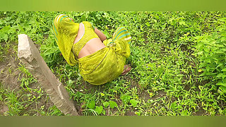 In the open forest, the sister-in-law of the village is showing pussy to the brother-in-law to fuck the ass by cutting the fodde
