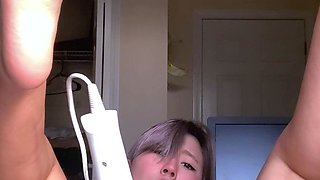 Amateur blonde teen fucks pussy and ass with toy