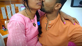 Permi Pooja Hot Desi Bhabhi Sucking Young Boy's Cock - Indian Village Sex XXX Video
