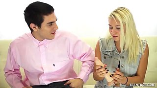 Super Cute Teen Hanjob On The Couch
