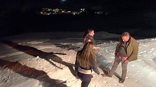 niquée dans la neige en pleine nuit