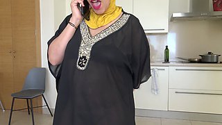 Gorgeous Arab wife with a voluptuous booty indulges in a cheating escapade on camera