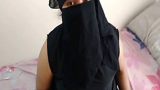 Saudi Maid Fucked by Hotel Guy!