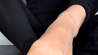 Amateur Foot Fetish Girlfriend Sucks and gives a Footjob