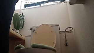Japanese MILF Mayumi Kanzaki Amateur Pee Fetish Solo in Home Toilet