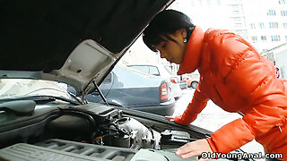 Old Mechanic Anally Fucks a Brunette Teen Girl After Servicing Her Car