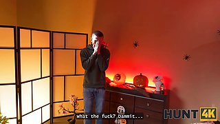 Hunt4k. hunter ran into a sexy woman in public and screwed her in the fortune-telling parlour