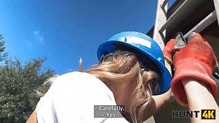 Hunt4k. beautiful fanta sie fucks with senior hunter for her annual paycheck in public