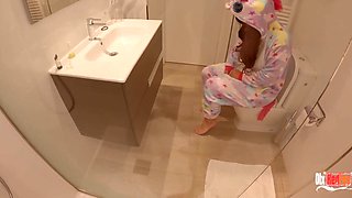 Step Brother Gets Blowjob From Stepsister Shower