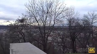 Hunt4k. rothaarige für geld vor ihrem freund gefickt