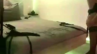 attachée comme une chienne offerte a ses desirs