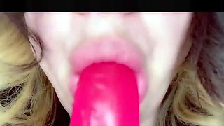 Close up pussy toying on cams