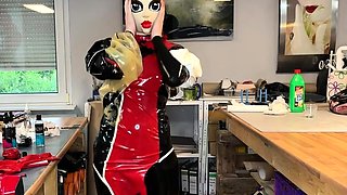 Amateur cd in latex masturbating dildoing