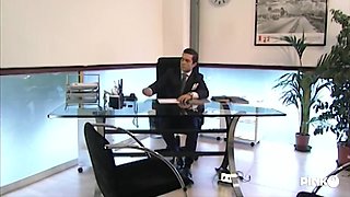 Pussy Boss, Luna Lombardi And Andrea Nobili In Opens Her Mouth And Pussy To Her Boss