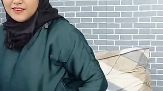Hot Muslim Girl Got Distracted After Seeing Landlords Big Cock