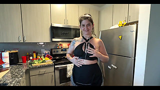 Kitchen Tease and Twerk