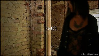 Emo 2 - Lola Ash