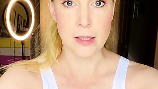 amateur blonde solo webcam