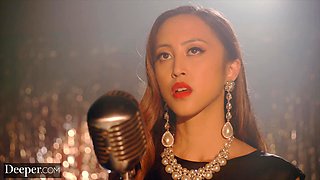 Horny singer gets with a BBC dude after her performance