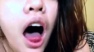 Super Hot Filipina Cougar Babe on Webcam