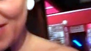Reife Deutsche Frau hat Gangbang im Kino