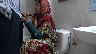 A Horny Turkish Muslim Wife Meets With A Black Immigrant In Public Toilet 5 Min