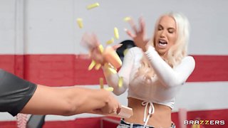 Horny cuties 3way sex mind-blowing clip