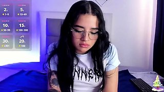 Hot amateur webcam teen masturbates for their fans