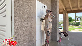 Shaking My Ass & Showering Naked at the Public Pool