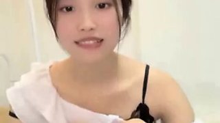 The lustful side of the goddess next door, Peach Fish, innocent and shy, was fucked by her boyfriend for several days, and was ravaged without a condom in a live broadcast in China 5