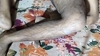 Nokrani khud he agai aaj mry room mn